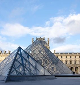 Des Louvre Museum