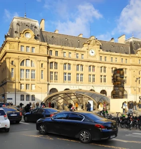 Paris Saint Lazare train station img