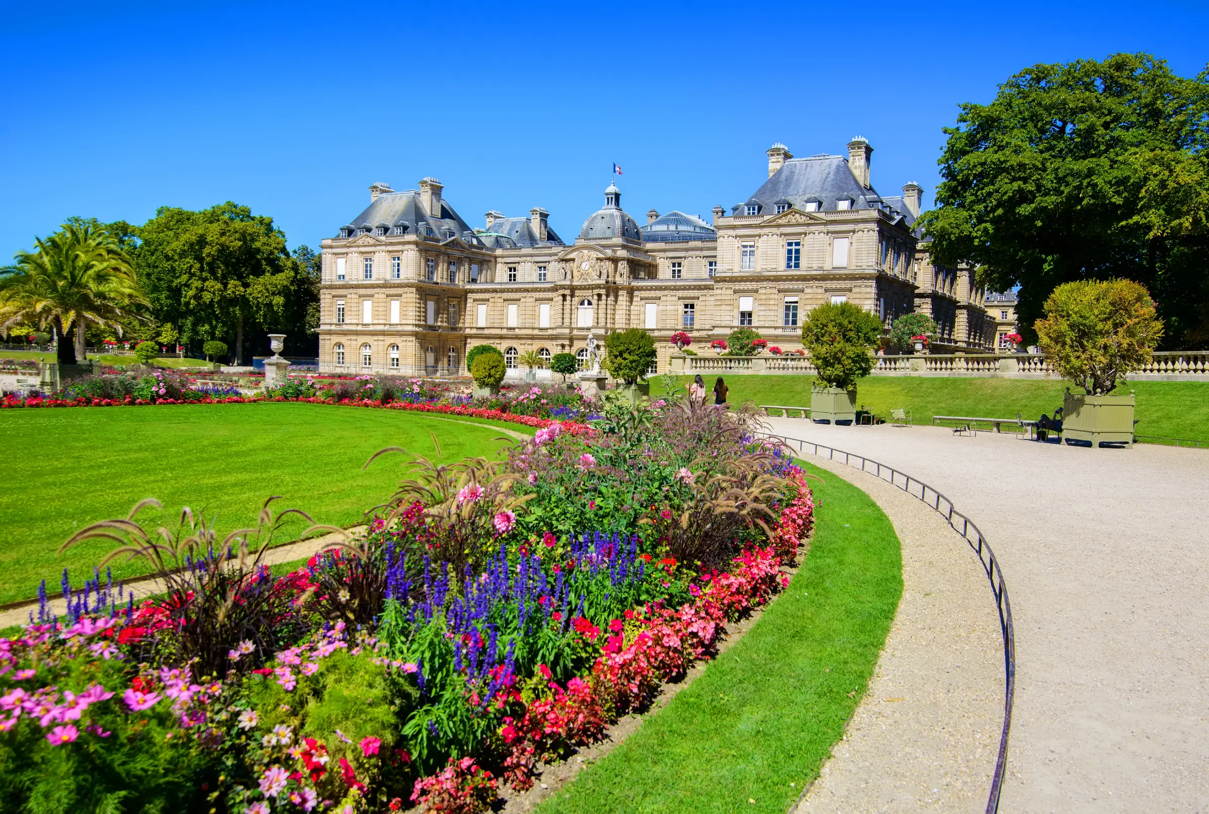 Luxembourg Gardens and explore Paris with our reliable cab service.