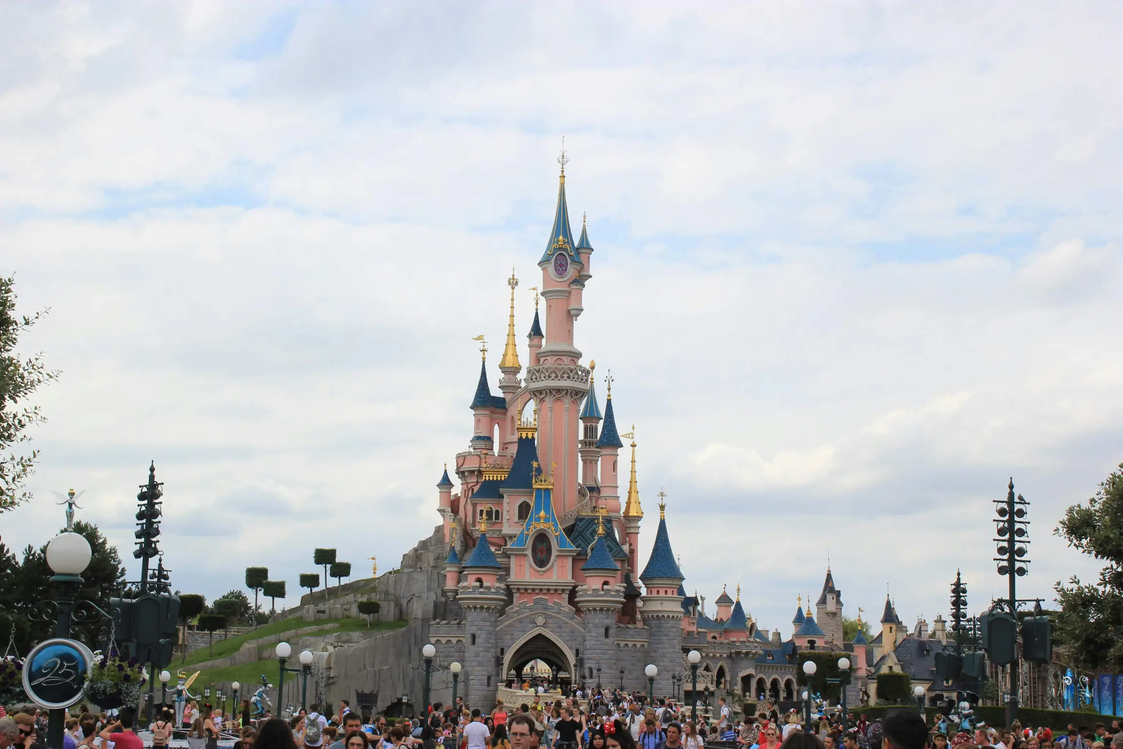Your Magical Airport Shuttle Cab Service to Disneyland Paris