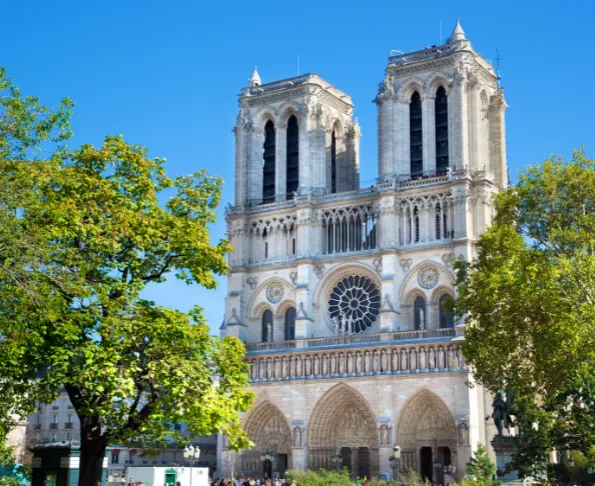 Cathédrale-Notre-Dame-de-Paris-Destination By Paris Tours Cab